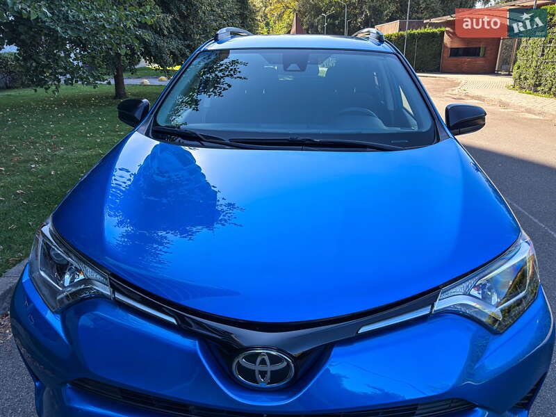 Позашляховик / Кросовер Toyota RAV4 2017 в Києві