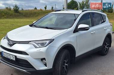 Внедорожник / Кроссовер Toyota RAV4 2017 в Киеве