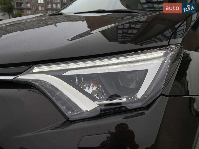 Внедорожник / Кроссовер Toyota RAV4 2016 в Житомире