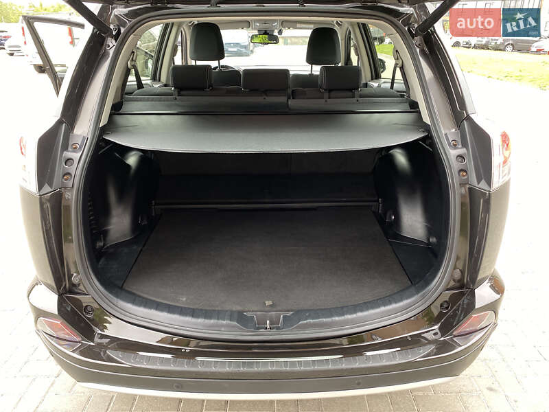 Внедорожник / Кроссовер Toyota RAV4 2016 в Житомире