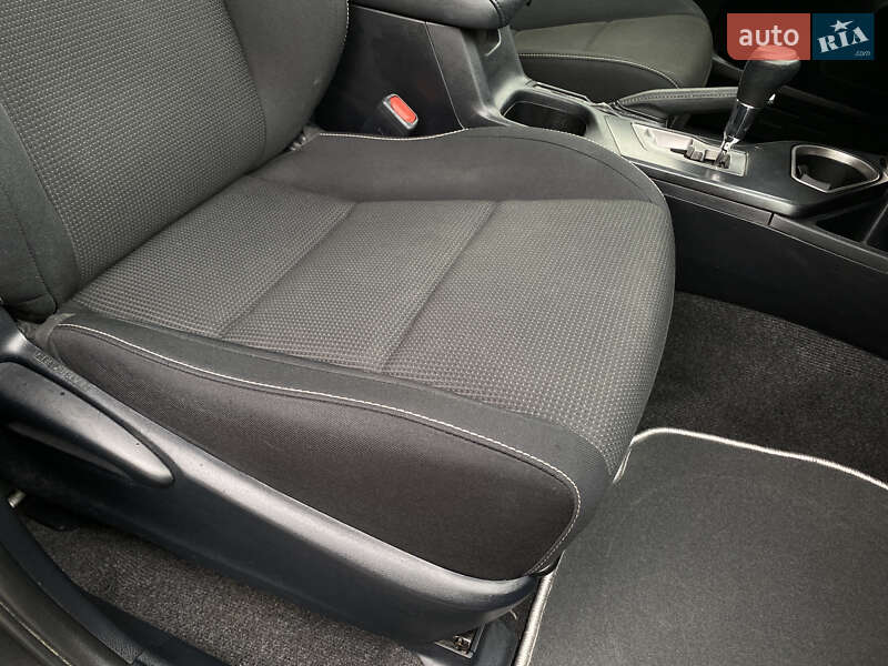 Внедорожник / Кроссовер Toyota RAV4 2016 в Житомире