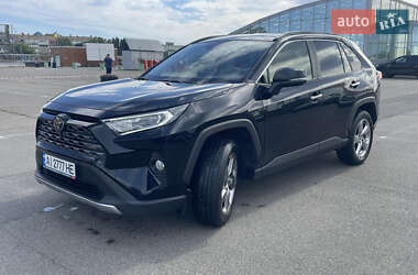 Внедорожник / Кроссовер Toyota RAV4 2020 в Киеве