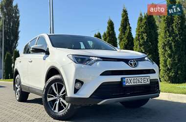 Внедорожник / Кроссовер Toyota RAV4 2017 в Киеве