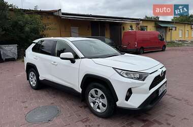 Позашляховик / Кросовер Toyota RAV4 2019 в Рівному