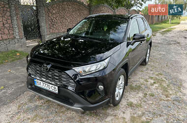Позашляховик / Кросовер Toyota RAV4 2021 в Києві