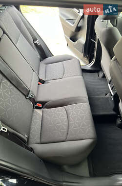 Позашляховик / Кросовер Toyota RAV4 2021 в 