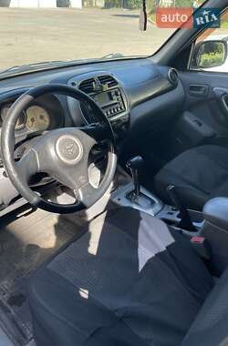 Внедорожник / Кроссовер Toyota RAV4 2002 в 