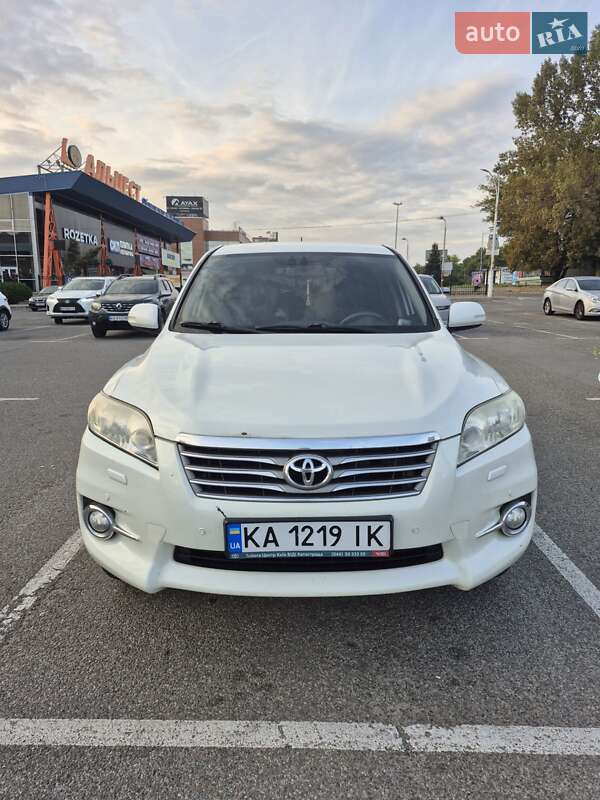 Toyota RAV4 2011