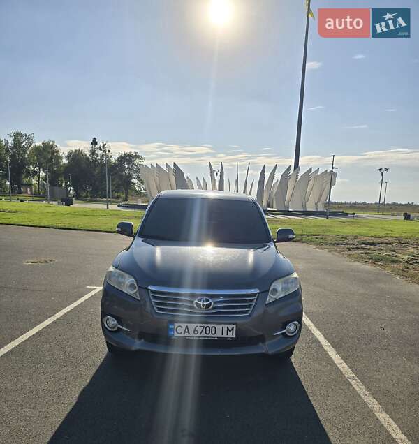 Внедорожник / Кроссовер Toyota RAV4 2011 в Шполе