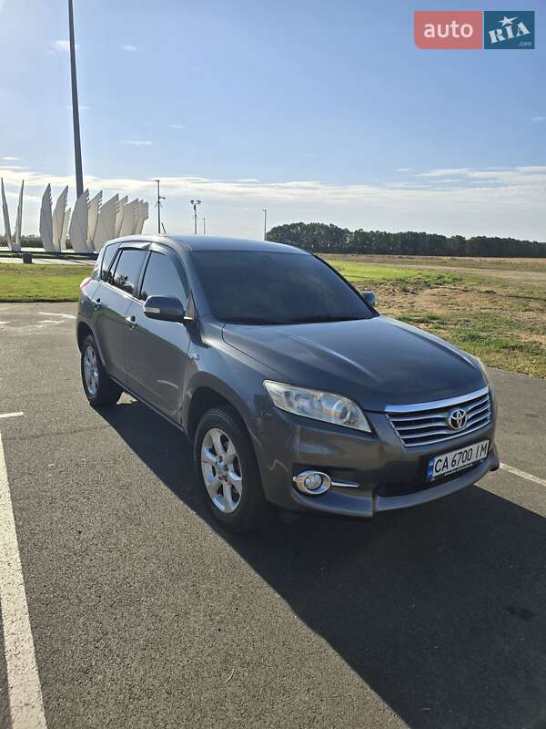 Внедорожник / Кроссовер Toyota RAV4 2011 в Шполе