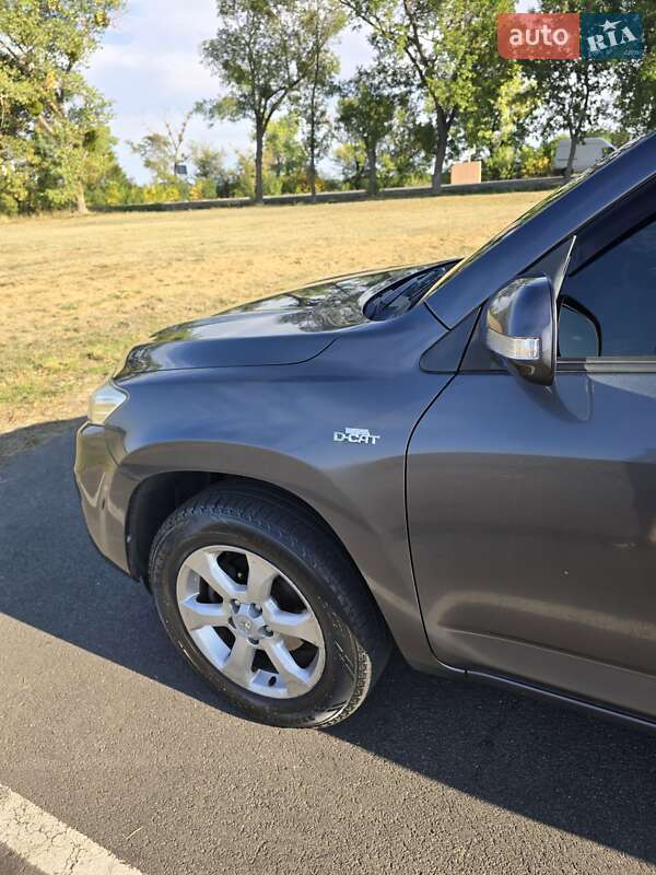 Внедорожник / Кроссовер Toyota RAV4 2011 в Шполе