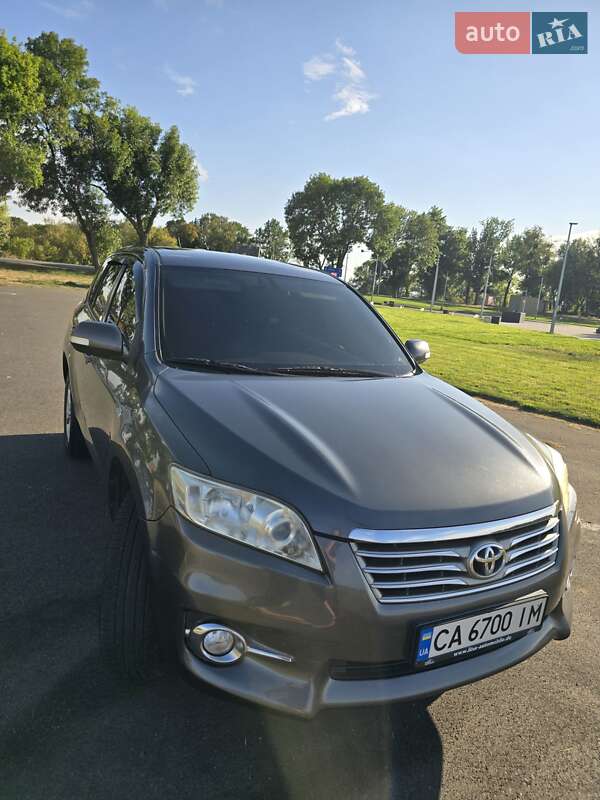 Внедорожник / Кроссовер Toyota RAV4 2011 в Шполе