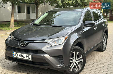 Внедорожник / Кроссовер Toyota RAV4 2017 в 