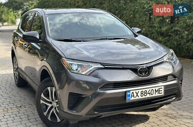 Внедорожник / Кроссовер Toyota RAV4 2017 в 