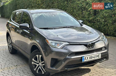 Внедорожник / Кроссовер Toyota RAV4 2017 в 