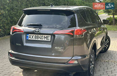 Внедорожник / Кроссовер Toyota RAV4 2017 в 