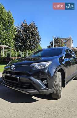 Внедорожник / Кроссовер Toyota RAV4 2017 в 