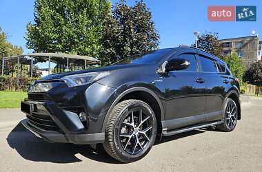 Внедорожник / Кроссовер Toyota RAV4 2017 в 