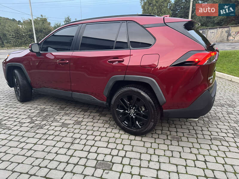 Позашляховик / Кросовер Toyota RAV4 2020 в Львові