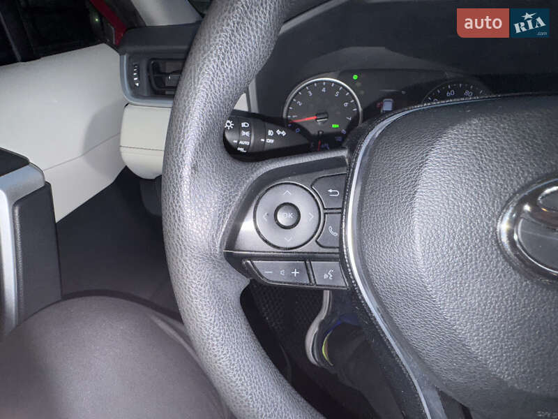 Позашляховик / Кросовер Toyota RAV4 2020 в Львові