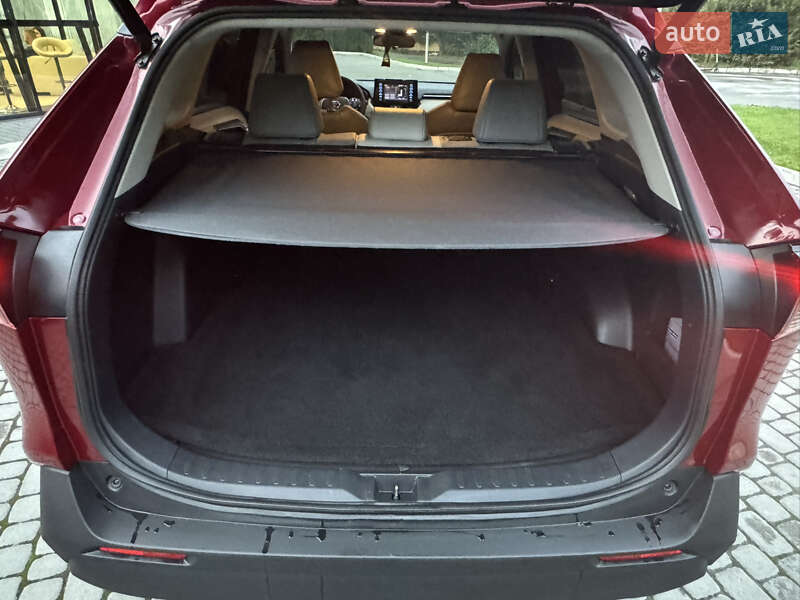 Позашляховик / Кросовер Toyota RAV4 2020 в Львові