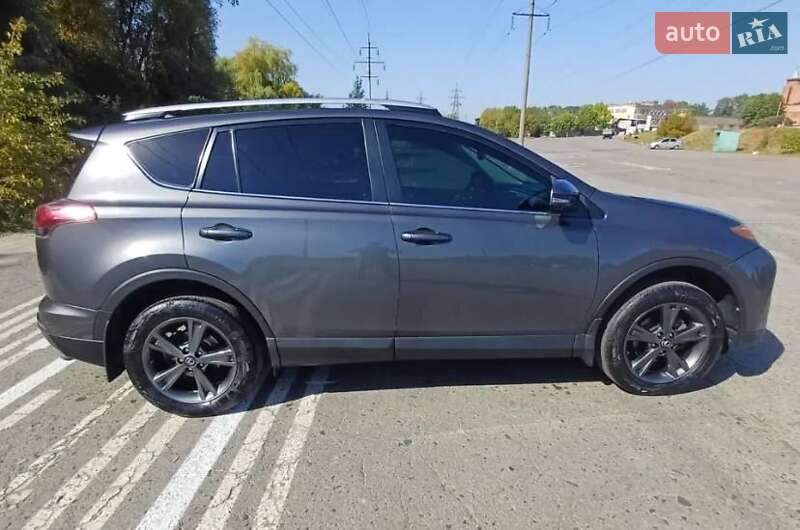 Позашляховик / Кросовер Toyota RAV4 2015 в Києві