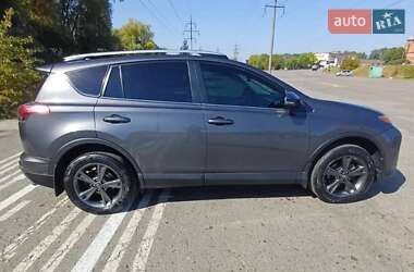 Внедорожник / Кроссовер Toyota RAV4 2015 в 