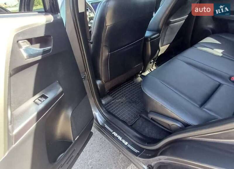 Позашляховик / Кросовер Toyota RAV4 2015 в Києві