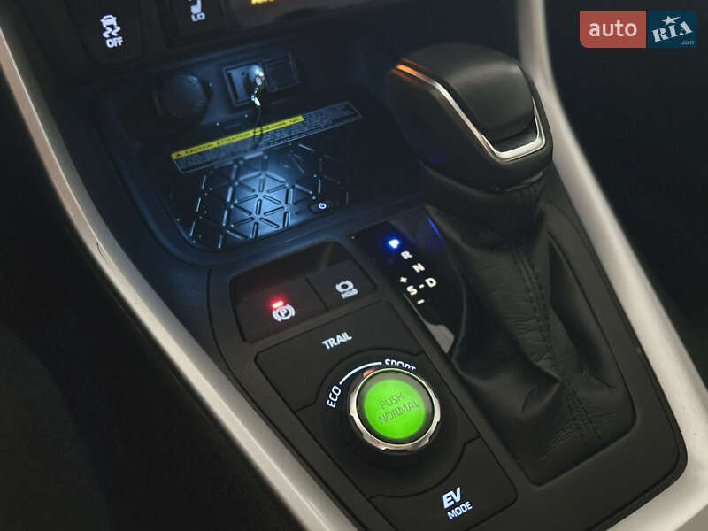 Внедорожник / Кроссовер Toyota RAV4 2021 в Ровно