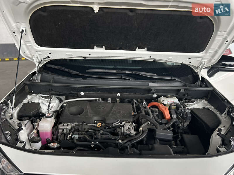 Внедорожник / Кроссовер Toyota RAV4 2021 в Ровно