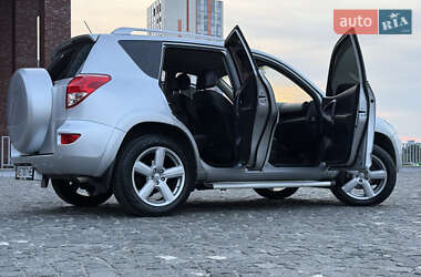 Позашляховик / Кросовер Toyota RAV4 2007 в 