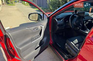 Внедорожник / Кроссовер Toyota RAV4 2021 в 