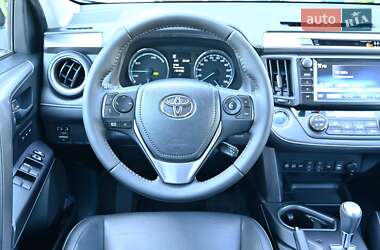 Внедорожник / Кроссовер Toyota RAV4 2017 в 