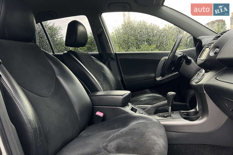 Внедорожник / Кроссовер Toyota RAV4 2012 в Львове