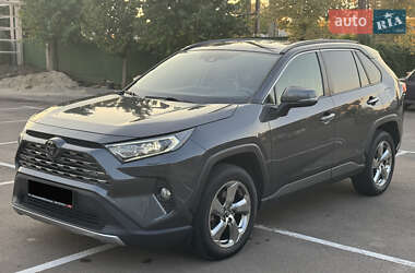 Внедорожник / Кроссовер Toyota RAV4 2019 в Киеве