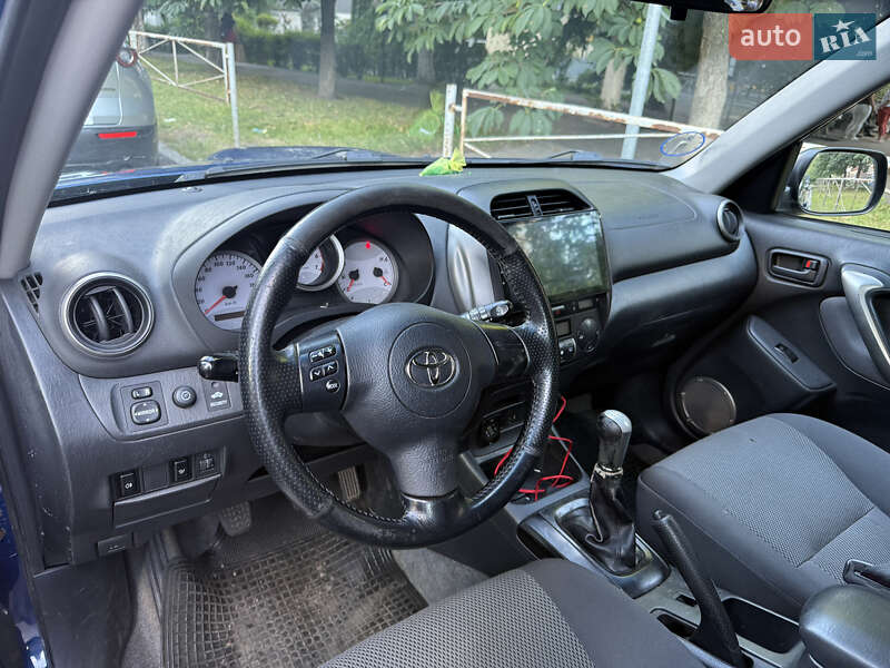 Позашляховик / Кросовер Toyota RAV4 2004 в Києві