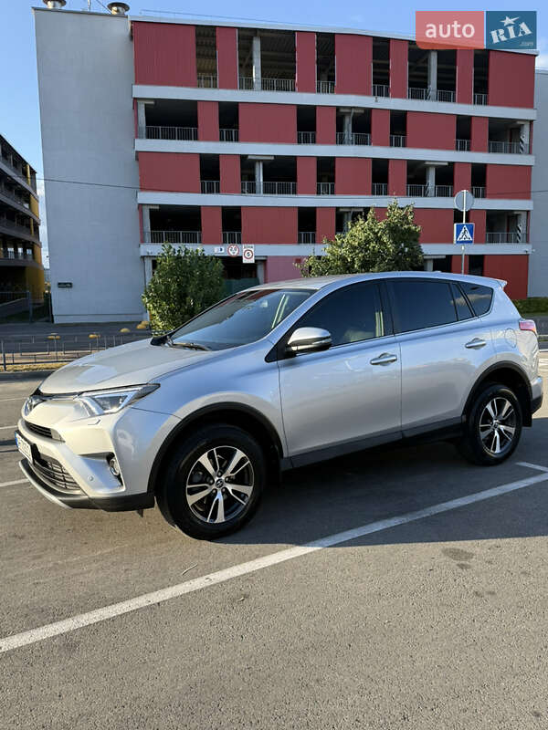 Позашляховик / Кросовер Toyota RAV4 2016 в Києві