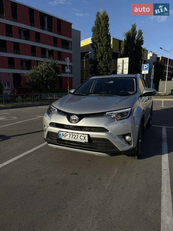 Позашляховик / Кросовер Toyota RAV4 2016 в Києві