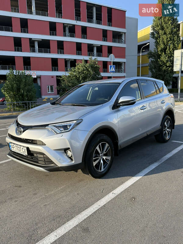 Позашляховик / Кросовер Toyota RAV4 2016 в Києві