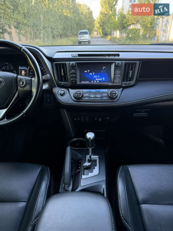 Позашляховик / Кросовер Toyota RAV4 2016 в Києві