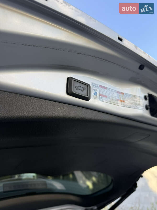 Позашляховик / Кросовер Toyota RAV4 2016 в Києві