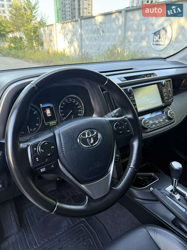 Позашляховик / Кросовер Toyota RAV4 2016 в Києві