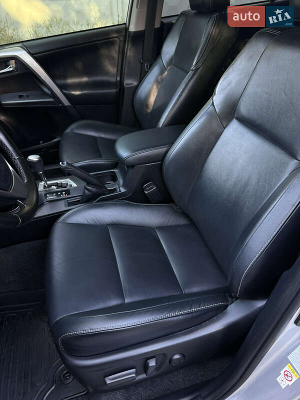 Позашляховик / Кросовер Toyota RAV4 2016 в Києві