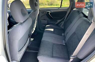 Позашляховик / Кросовер Toyota RAV4 2000 в 