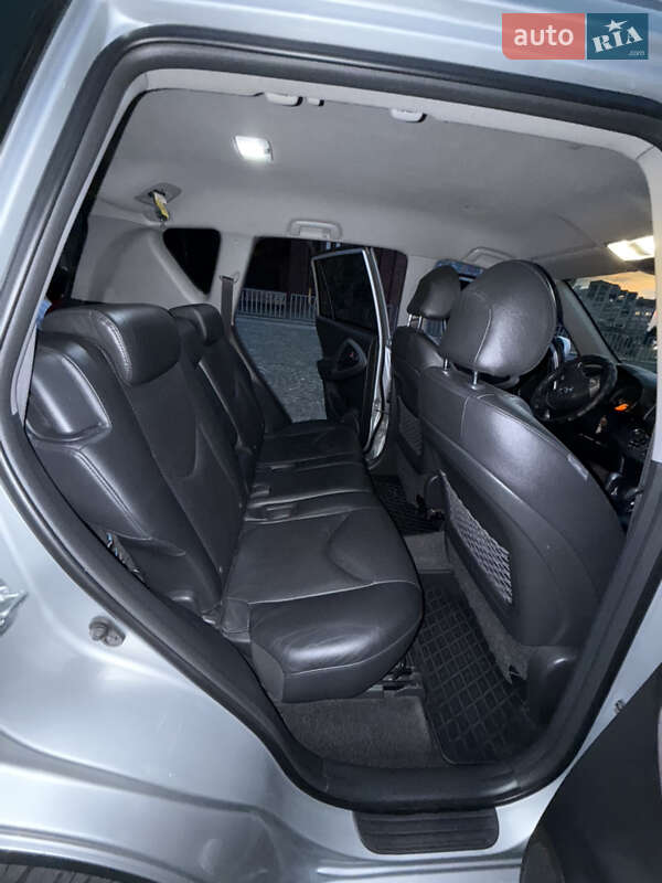 Внедорожник / Кроссовер Toyota RAV4 2007 в Днепре