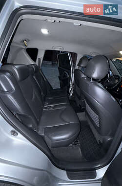 Позашляховик / Кросовер Toyota RAV4 2007 в 