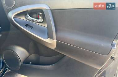 Внедорожник / Кроссовер Toyota RAV4 2011 в 