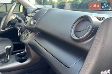 Внедорожник / Кроссовер Toyota RAV4 2011 в 