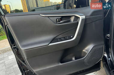 Внедорожник / Кроссовер Toyota RAV4 2021 в 