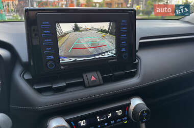Внедорожник / Кроссовер Toyota RAV4 2021 в 